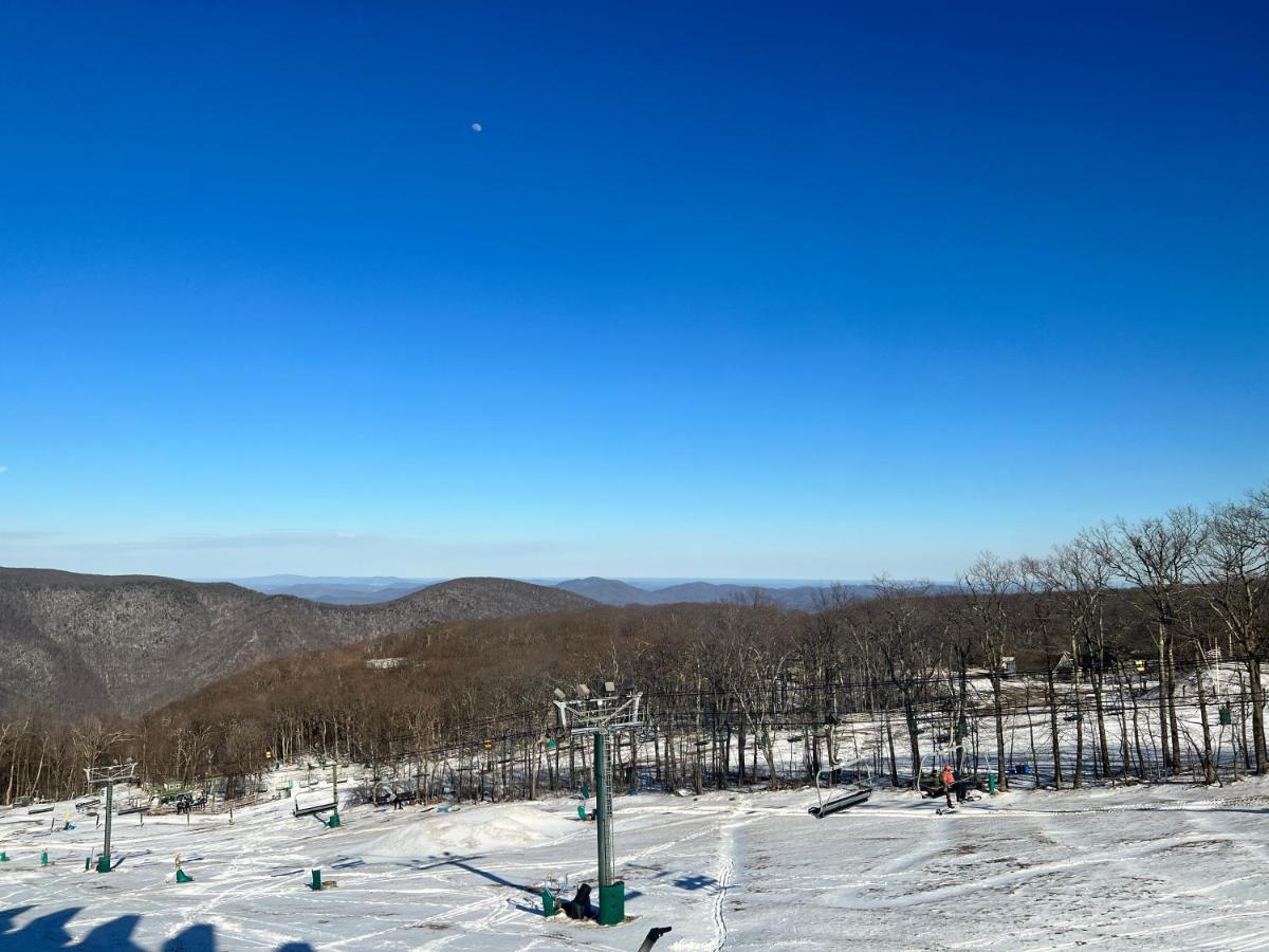 Diamond Adventure Slope Side With Foosball And Arcade At Wintergreen Resort 外观 照片